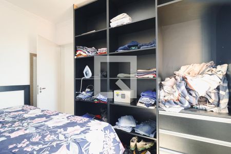 Quarto 1 de apartamento para alugar com 2 quartos, 49m² em Parque Maria Helena, São Paulo