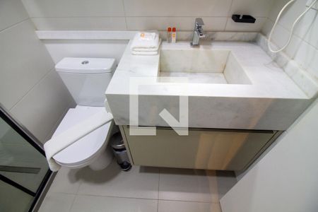 Banheiro de kitnet/studio para alugar com 1 quarto, 24m² em Brooklin, São Paulo