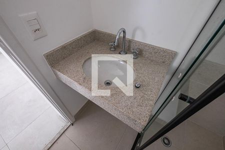 Banheiro de kitnet/studio para alugar com 1 quarto, 15m² em Cerqueira César, São Paulo