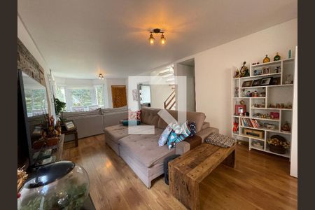 Sala de TV de casa de condomínio para alugar com 3 quartos, 248m² em Jardim Santa Izabel, Cotia