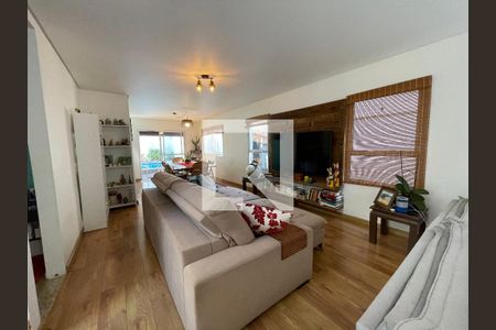 Sala de TV de casa de condomínio para alugar com 3 quartos, 248m² em Jardim Santa Izabel, Cotia