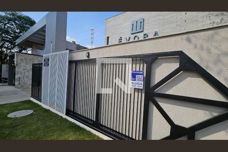 Placa de casa de condomínio para alugar com 3 quartos, 153m² em Vila Rosa, Goiânia