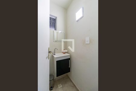 Lavabo de casa para alugar com 5 quartos, 325m² em Jardim Londrina, São Paulo