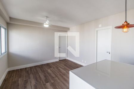 Sala de apartamento para alugar com 1 quarto, 57m² em Alphaville Empresarial, Barueri