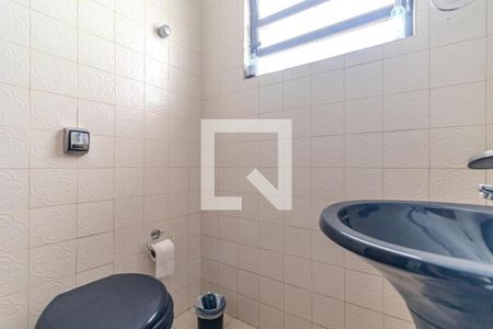 Banheiro Social de casa para alugar com 4 quartos, 350m² em Partenon, Porto Alegre