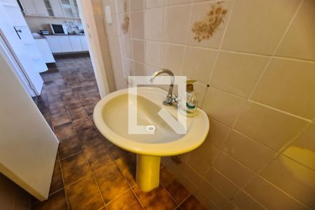 Lavabo de casa para alugar com 3 quartos, 400m² em São Lucas, São Paulo