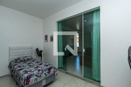 Quarto de apartamento à venda com 3 quartos, 200m² em Heliópolis, Belo Horizonte