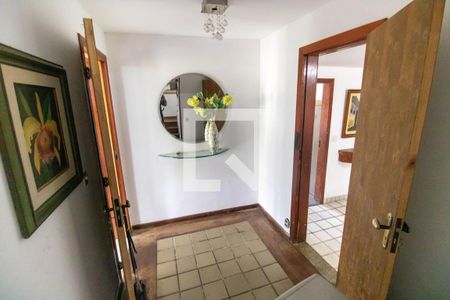 Hall de casa para alugar com 4 quartos, 1002m² em Piratininga, Niterói