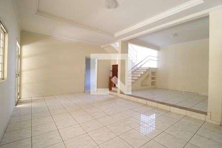 Sala de casa para alugar com 5 quartos, 340m² em Santa Mônica, Uberlândia