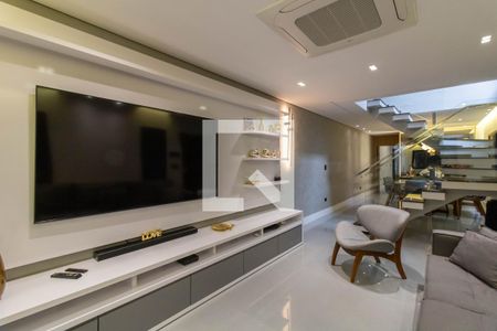 Sala de casa à venda com 4 quartos, 150m² em Casa1, Guarulhos