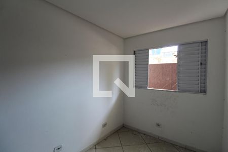 Quarto 2 de casa para alugar com 2 quartos, 60m² em Jardim Santa Adelia, São Paulo