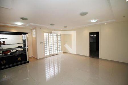 Sala de casa à venda com 2 quartos, 400m² em Irajá, Rio de Janeiro