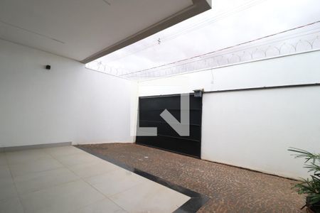 Varanda da Sala de casa para alugar com 4 quartos, 170m² em Novo Mundo, Uberlândia