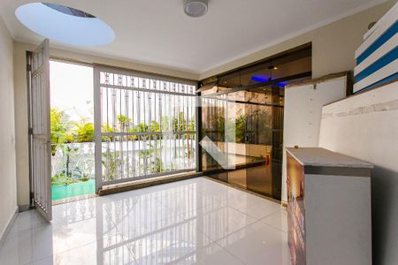 Sala de casa à venda com 3 quartos, 400m² em Vila Carrão, São Paulo