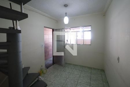 Sala de casa à venda com 2 quartos, 100m² em Jardim Roberto, Osasco