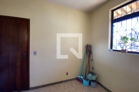 Quarto de serviço de casa à venda com 5 quartos, 361m² em Palmares, Belo Horizonte