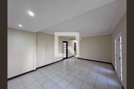 Sala de casa para alugar com 3 quartos, 130m² em Recreio dos Bandeirantes, Rio de Janeiro