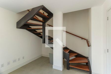 Escada de apartamento para alugar com 2 quartos, 75m² em Indianópolis, São Paulo