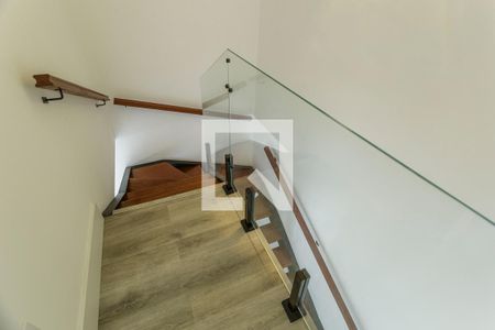Escada de apartamento para alugar com 2 quartos, 75m² em Indianópolis, São Paulo