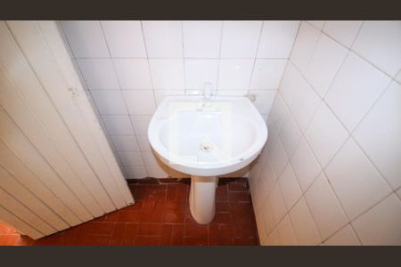 Banheiro de casa para alugar com 1 quarto, 70m² em Jardim Caguassu, São Paulo