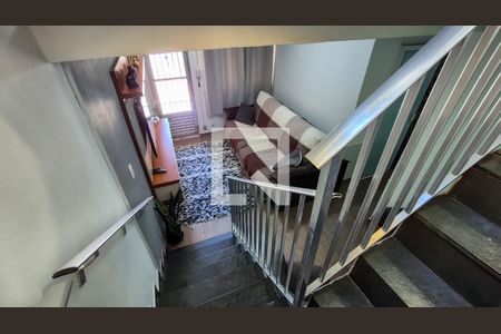 acesso ao segundo andar de casa para alugar com 3 quartos, 180m² em Vigário Geral, Rio de Janeiro