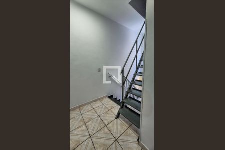 acesso ao segundo andar de casa para alugar com 3 quartos, 180m² em Vigário Geral, Rio de Janeiro