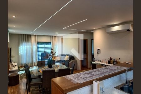 Sala de casa à venda com 4 quartos, 318m² em Vila Scarpelli, Santo André