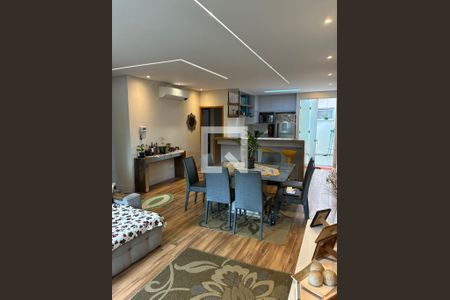 Sala de casa à venda com 4 quartos, 318m² em Vila Scarpelli, Santo André