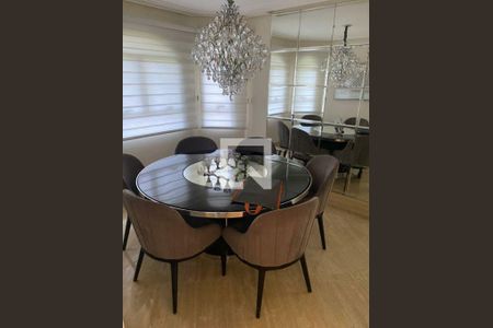 Casa à venda com 4 quartos, 342m² em Vila Carrão, São Paulo