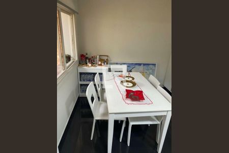 Casa à venda com 4 quartos, 342m² em Vila Carrão, São Paulo