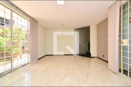 Sala de casa à venda com 3 quartos, 360m² em Esplanada, Belo Horizonte