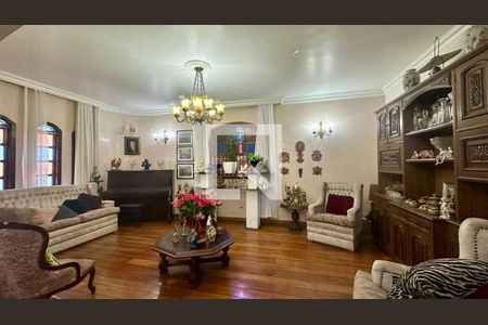 Sala de casa para alugar com 5 quartos, 370m² em Buritis, Belo Horizonte