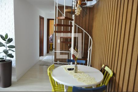 Escada de apartamento à venda com 3 quartos, 139m² em Engenho de Dentro, Rio de Janeiro
