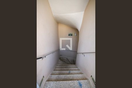 Escada de apartamento para alugar com 1 quarto, 40m² em Canto do Forte, Praia Grande