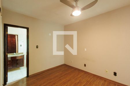 Suíte de apartamento para alugar com 2 quartos, 105m² em Centro, Taubaté