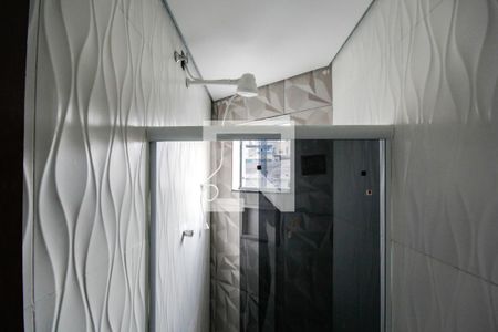 Banheiro de kitnet/studio para alugar com 1 quarto, 55m² em Jardim Paulistano (zona Norte), São Paulo