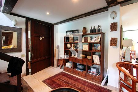 Sala de casa de condomínio à venda com 4 quartos, 560m² em Itanhangá, Rio de Janeiro