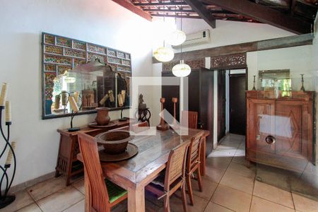 Sala de casa de condomínio à venda com 4 quartos, 560m² em Itanhangá, Rio de Janeiro