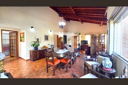 Casa à venda com 4 quartos, 235m² em Cidade Universitária, Campinas