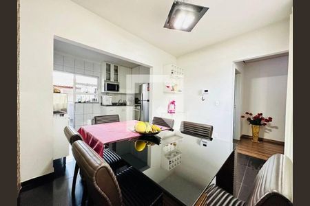 Casa à venda com 3 quartos, 360m² em Heliópolis, Belo Horizonte