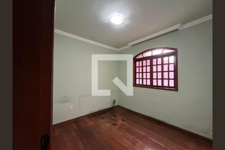 Casa à venda com 3 quartos, 133m² em Planalto, Belo Horizonte