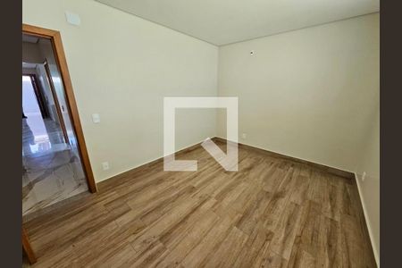 Casa à venda com 3 quartos, 180m² em Sinimbu, Belo Horizonte