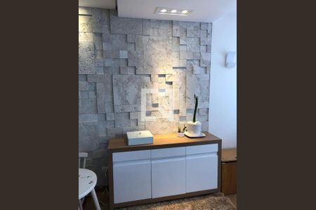 Casa à venda com 3 quartos, 250m² em Vila Nivi, São Paulo
