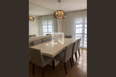 Casa à venda com 3 quartos, 250m² em Vila Nivi, São Paulo