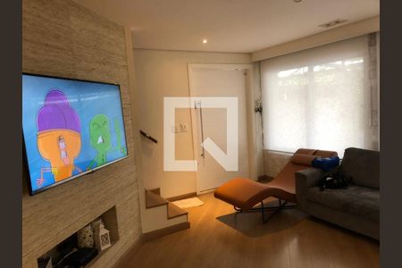 Casa à venda com 3 quartos, 250m² em Vila Nivi, São Paulo