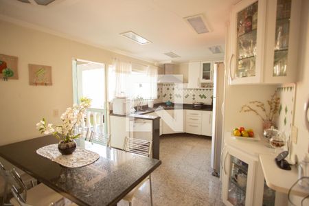 Cozinha de casa à venda com 4 quartos, 660m² em Santa Teresinha, São Paulo