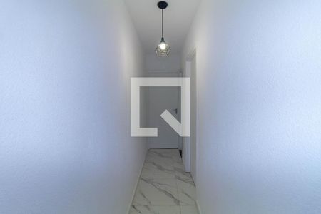 Corredor de apartamento para alugar com 2 quartos, 42m² em Parque São Lourenço, São Paulo