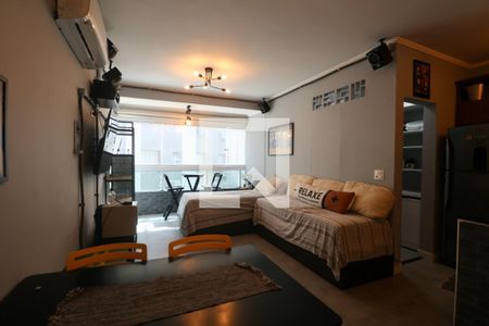 Sala de apartamento para alugar com 1 quarto, 54m² em Jardim Las Palmas, Guarujá