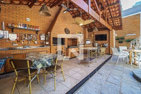 Casa à venda com 4 quartos, 604m² em Vila Madalena, São Paulo