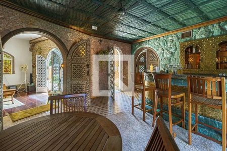 Casa à venda com 4 quartos, 604m² em Vila Madalena, São Paulo